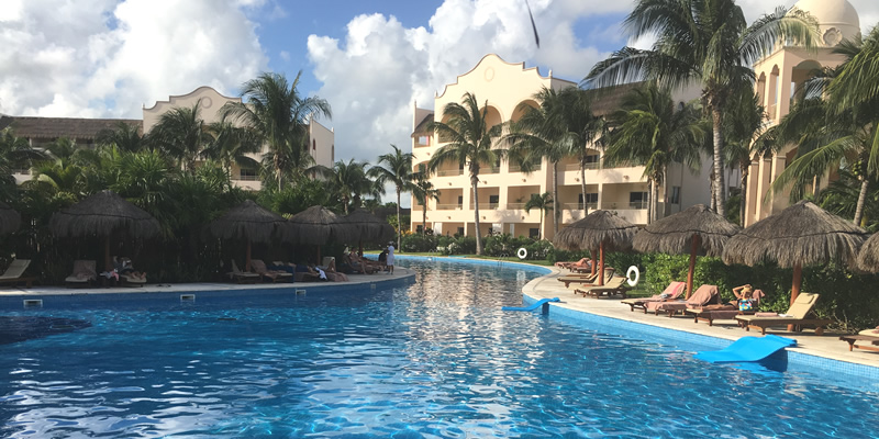 coach individual cancun resorts