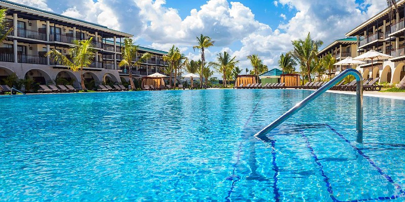 Main pool area at Ocean El Faro El Beso