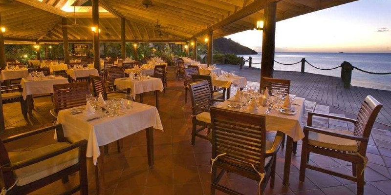 Relax with a delicious meal and an even more mouth-watering view