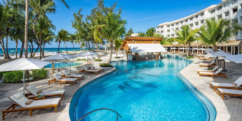 Quiet time at the main pool bar