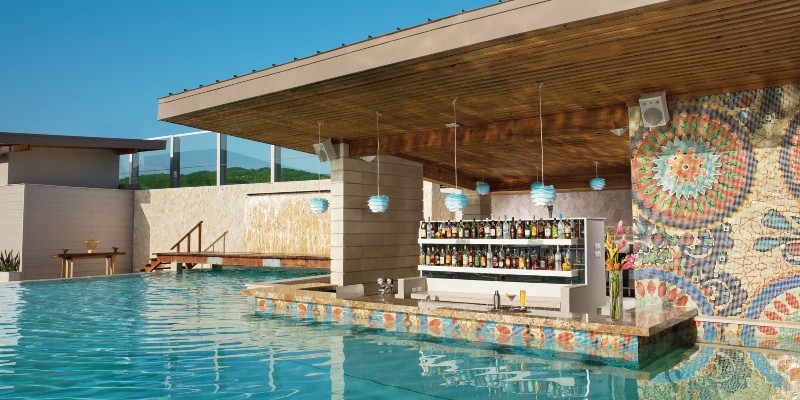 Swim-up bar in the main pool
