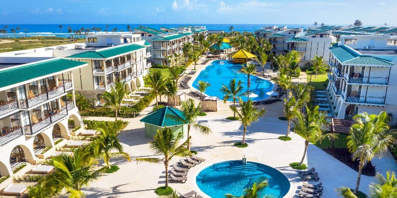 Aerial shot of Ocean El Faro El Beso resort