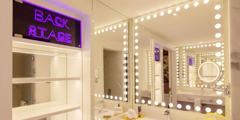 Who wouldn't love to get ready in this stylish bathroom?