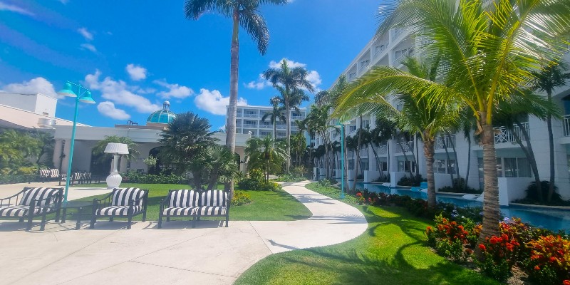 Sandals Royal Bahamian resort grounds